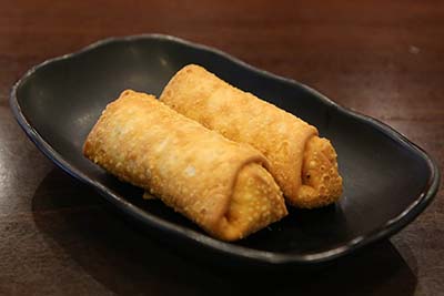 egg rolls (2) 春卷