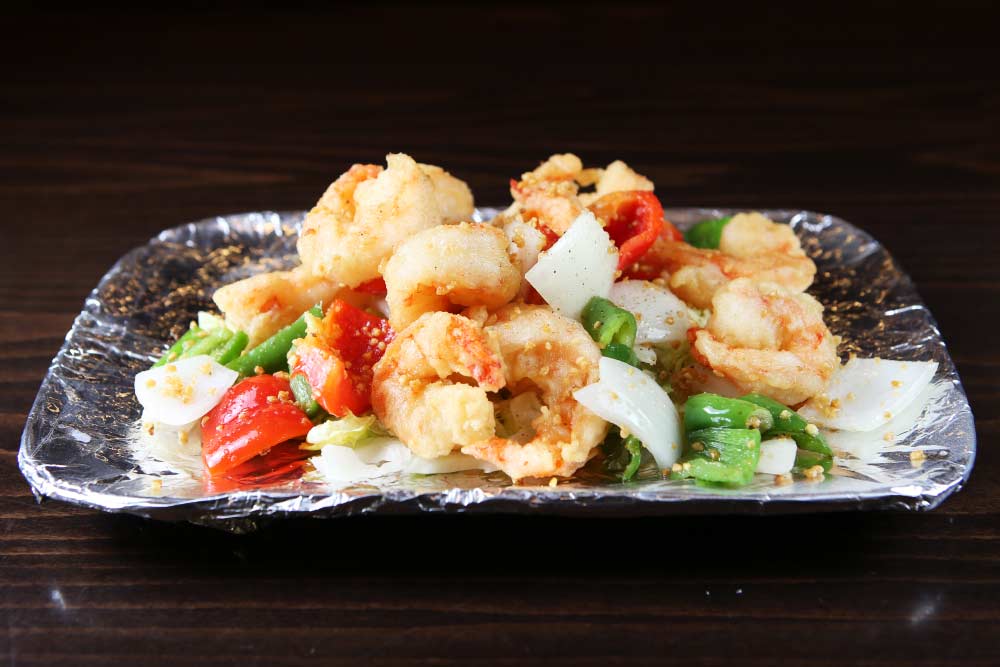 jumbo shrimp with garlic, salt & pepper 蒜香椒鹽大蝦 <img title='Spicy & Hot' align='absmiddle' src='/css/spicy.png' />