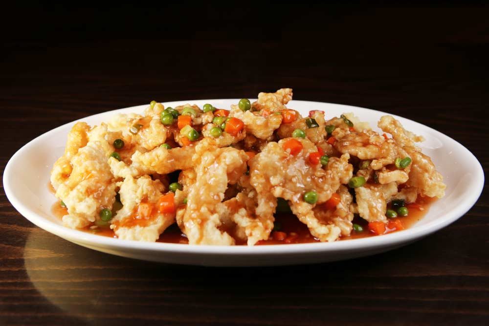 crispy fish filet w. sweet & sour sauce 糖醋鱼片