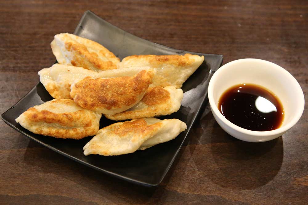 peking ravioli (pork) 锅贴