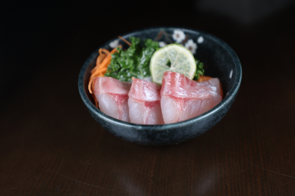 suzuki sashimi <img title='Consumption of raw or under cooked' src='/css/raw.png' />