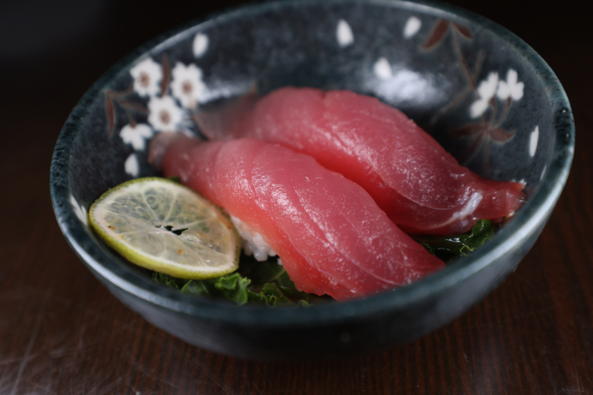 maguro sushi <img title='Consumption of raw or under cooked' src='/css/raw.png' />